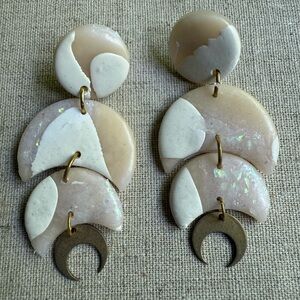 Elegant Beige and White Earrings